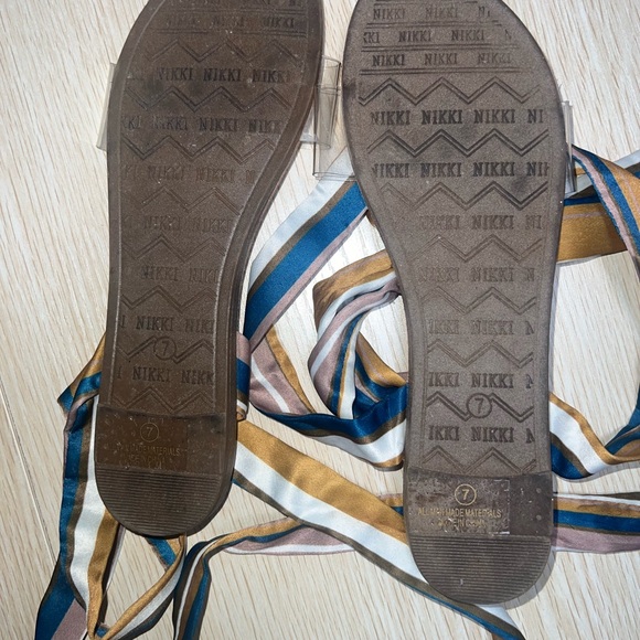 Tie up sandals , strip straps - Picture 5 of 8